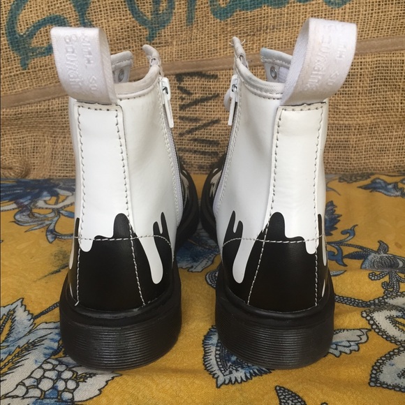 Dr Martens Girls Boots (Girls Size 3) - Picture 3 of 5